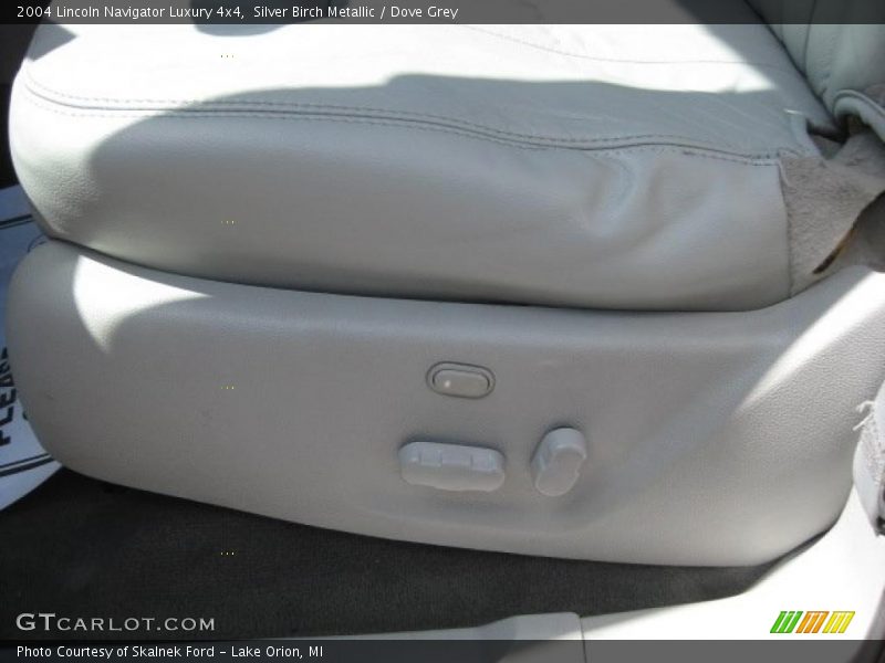 Silver Birch Metallic / Dove Grey 2004 Lincoln Navigator Luxury 4x4
