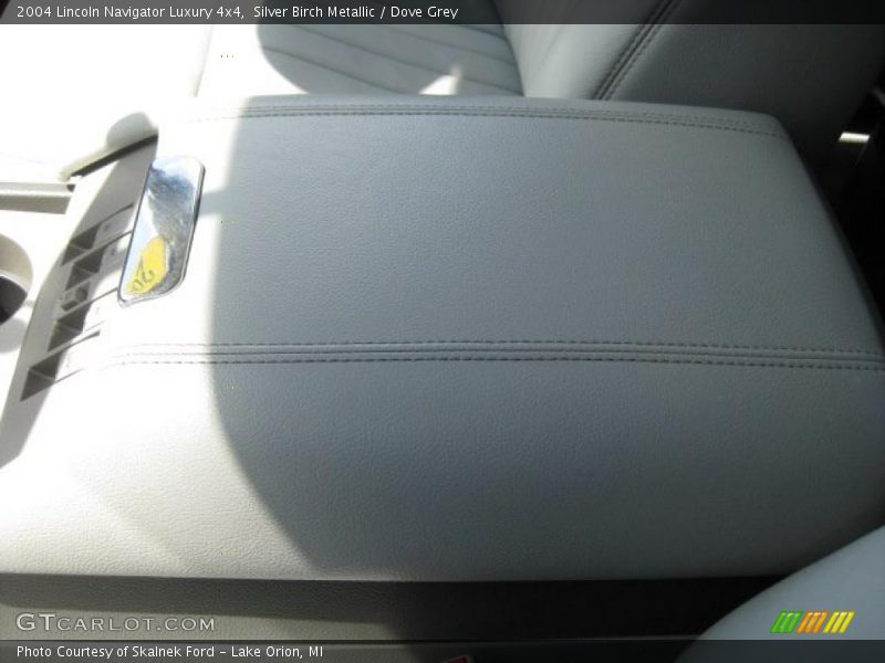 Silver Birch Metallic / Dove Grey 2004 Lincoln Navigator Luxury 4x4