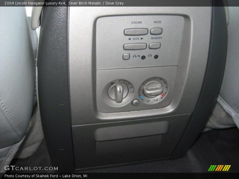 Silver Birch Metallic / Dove Grey 2004 Lincoln Navigator Luxury 4x4