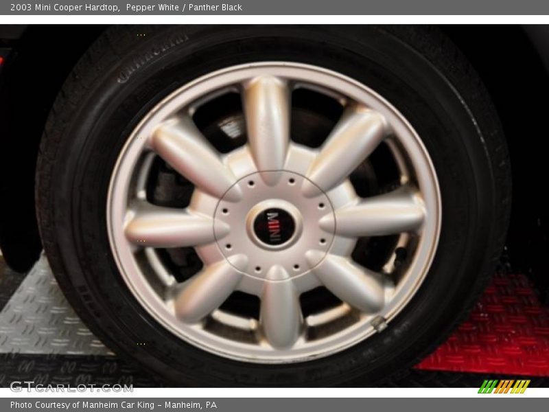 Pepper White / Panther Black 2003 Mini Cooper Hardtop