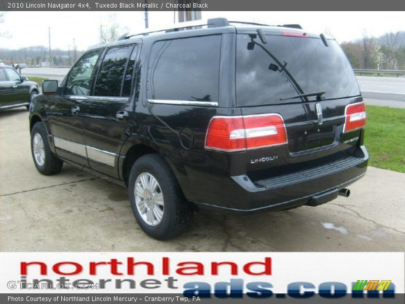Tuxedo Black Metallic / Charcoal Black 2010 Lincoln Navigator 4x4