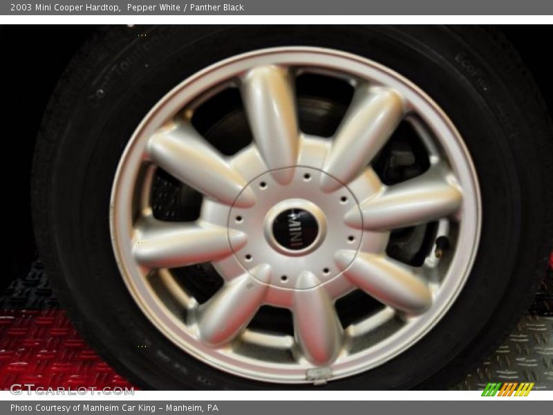 Pepper White / Panther Black 2003 Mini Cooper Hardtop