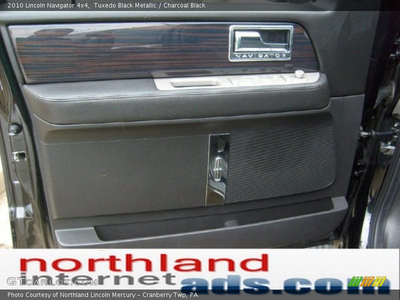 Tuxedo Black Metallic / Charcoal Black 2010 Lincoln Navigator 4x4
