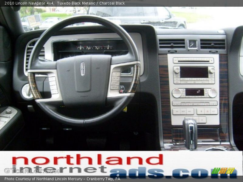 Tuxedo Black Metallic / Charcoal Black 2010 Lincoln Navigator 4x4