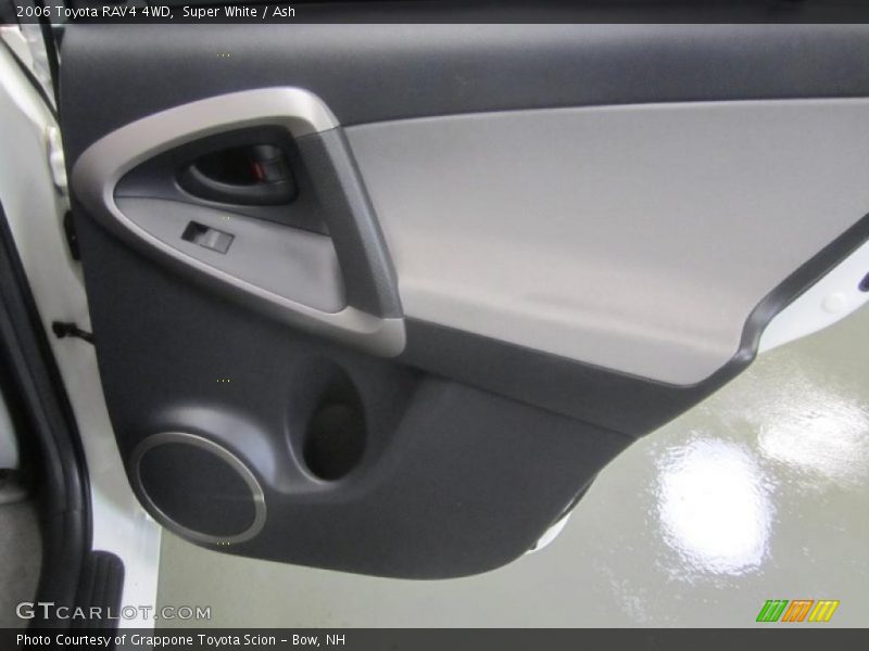 Super White / Ash 2006 Toyota RAV4 4WD