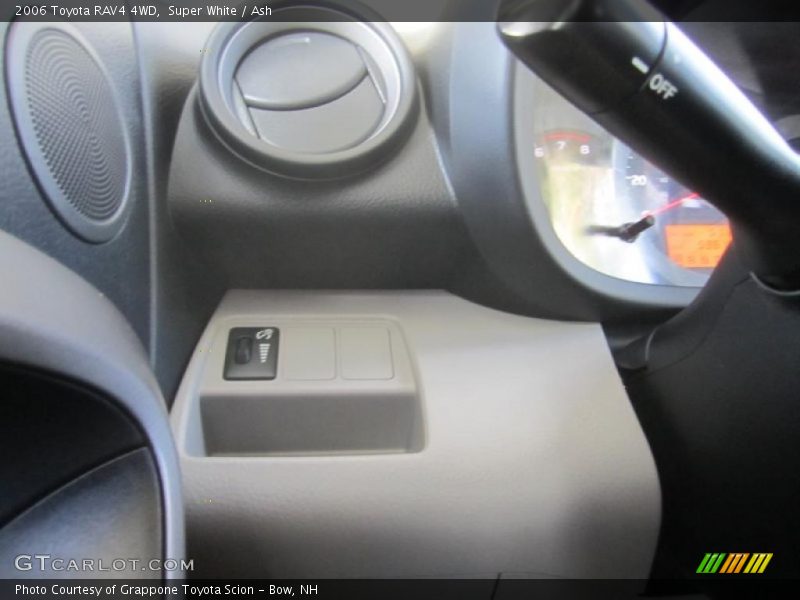 Super White / Ash 2006 Toyota RAV4 4WD