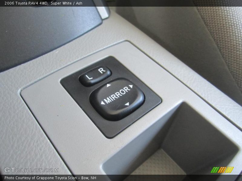 Super White / Ash 2006 Toyota RAV4 4WD