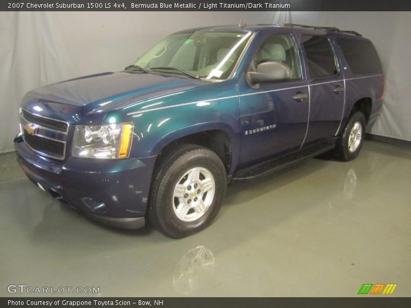 Front 3/4 View of 2007 Suburban 1500 LS 4x4