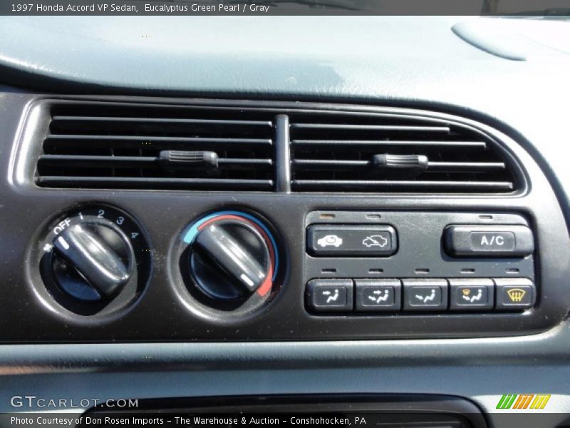 Eucalyptus Green Pearl / Gray 1997 Honda Accord VP Sedan