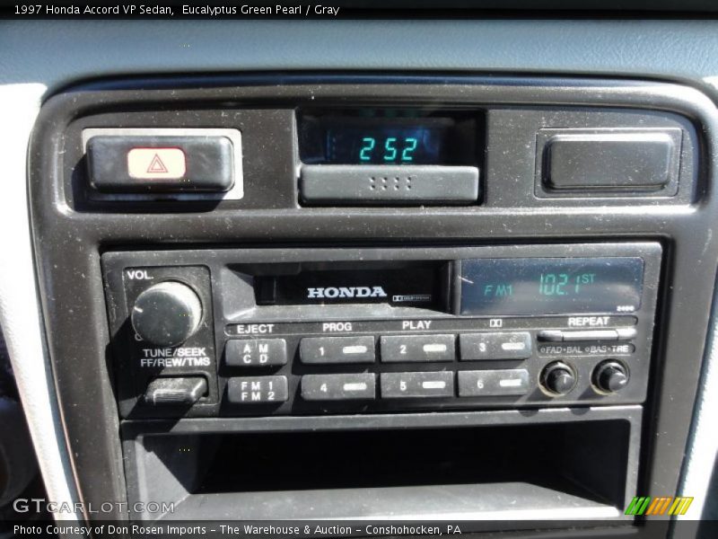Eucalyptus Green Pearl / Gray 1997 Honda Accord VP Sedan