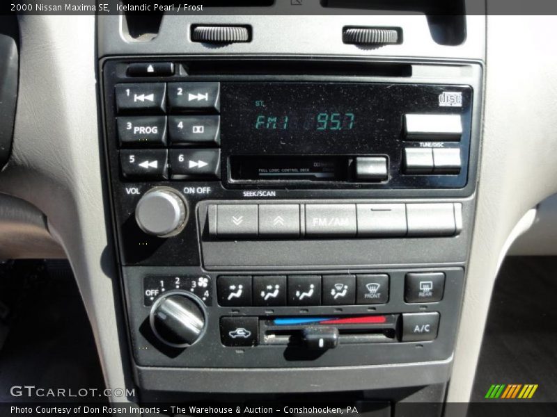 Icelandic Pearl / Frost 2000 Nissan Maxima SE