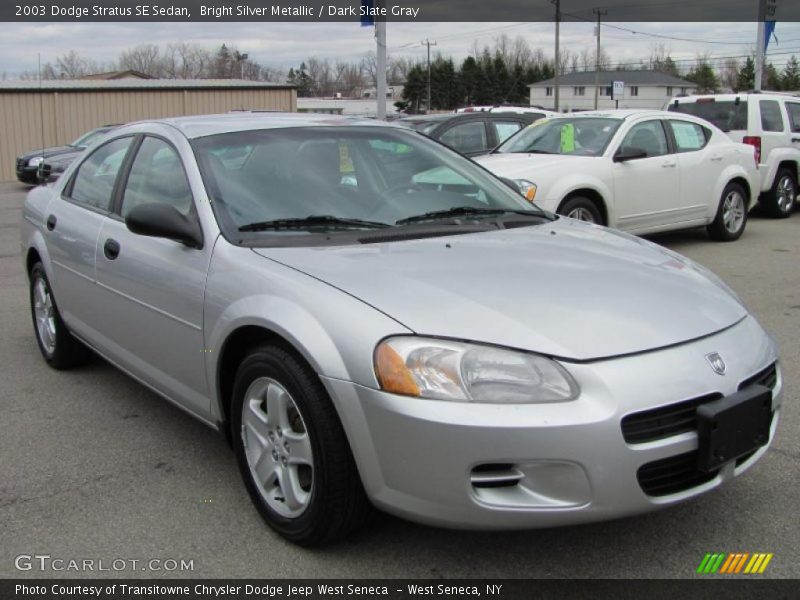 Front 3/4 View of 2003 Stratus SE Sedan