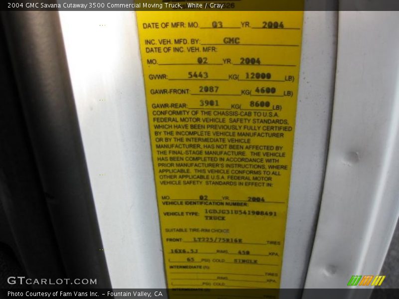 White / Gray 2004 GMC Savana Cutaway 3500 Commercial Moving Truck