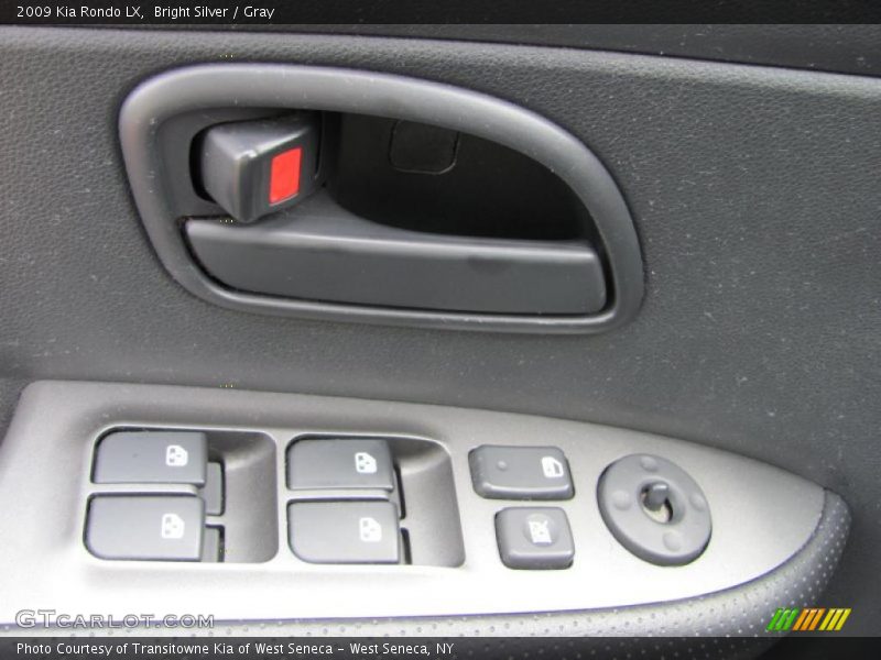 Bright Silver / Gray 2009 Kia Rondo LX