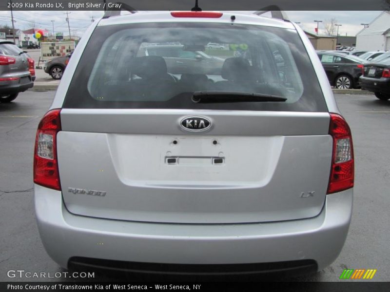 Bright Silver / Gray 2009 Kia Rondo LX