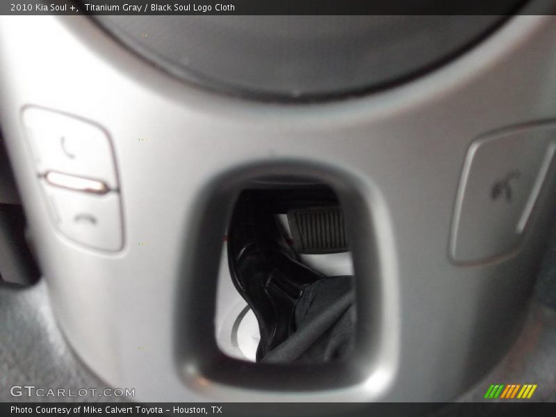 Titanium Gray / Black Soul Logo Cloth 2010 Kia Soul +
