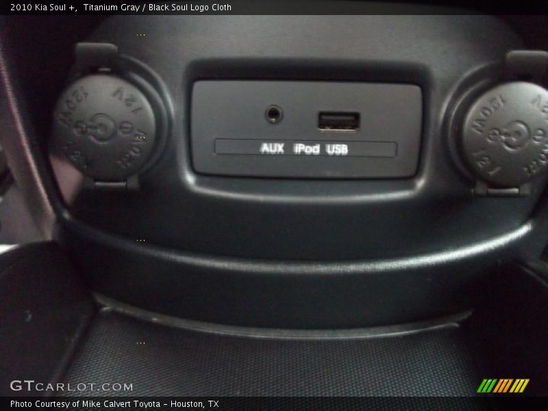 Titanium Gray / Black Soul Logo Cloth 2010 Kia Soul +