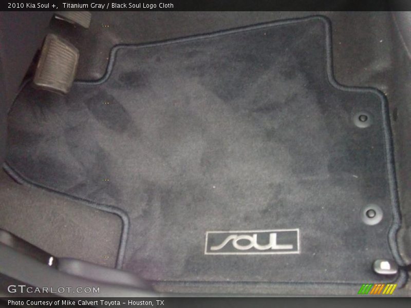 Titanium Gray / Black Soul Logo Cloth 2010 Kia Soul +