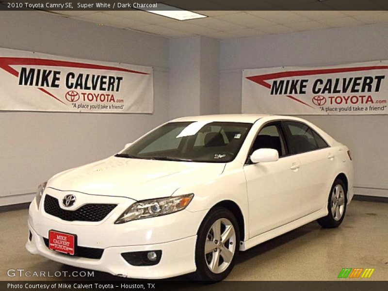 Super White / Dark Charcoal 2010 Toyota Camry SE