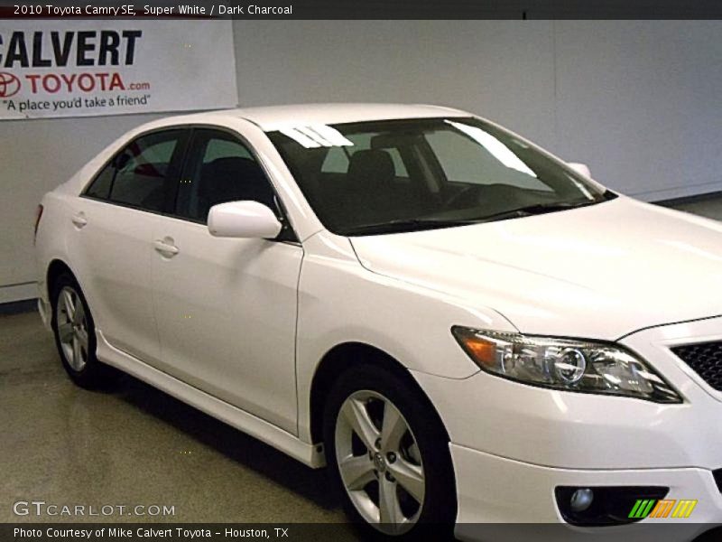 Super White / Dark Charcoal 2010 Toyota Camry SE
