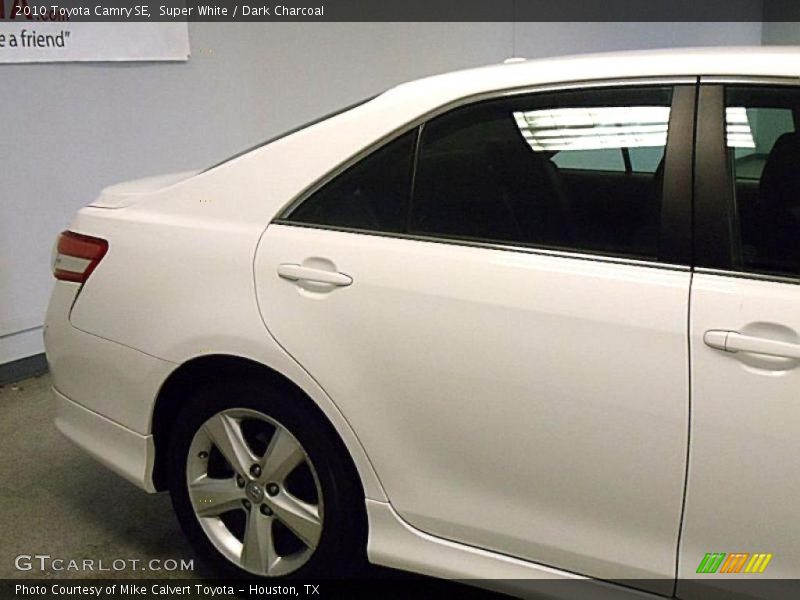 Super White / Dark Charcoal 2010 Toyota Camry SE