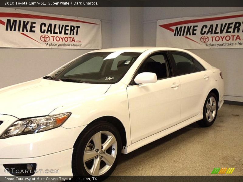 Super White / Dark Charcoal 2010 Toyota Camry SE