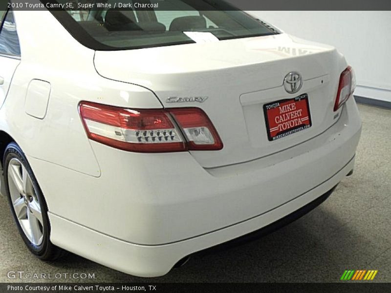 Super White / Dark Charcoal 2010 Toyota Camry SE