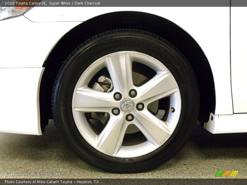Super White / Dark Charcoal 2010 Toyota Camry SE