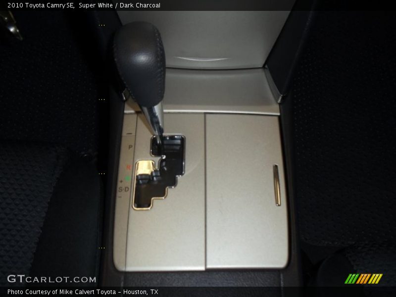 Super White / Dark Charcoal 2010 Toyota Camry SE