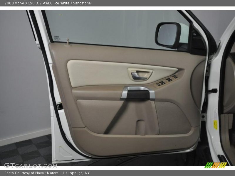 Ice White / Sandstone 2008 Volvo XC90 3.2 AWD