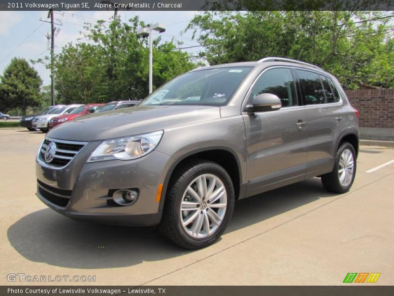 Alpine Gray Metallic / Charcoal 2011 Volkswagen Tiguan SE