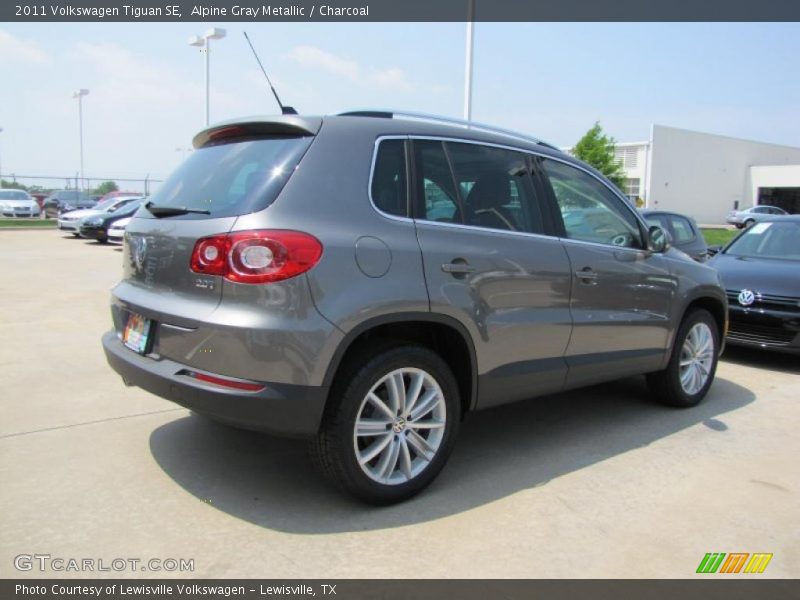 Alpine Gray Metallic / Charcoal 2011 Volkswagen Tiguan SE