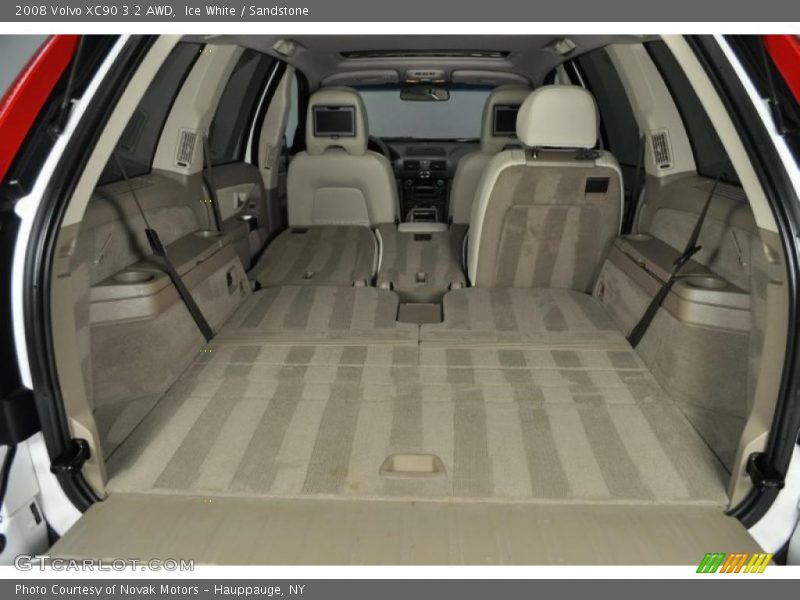 Ice White / Sandstone 2008 Volvo XC90 3.2 AWD