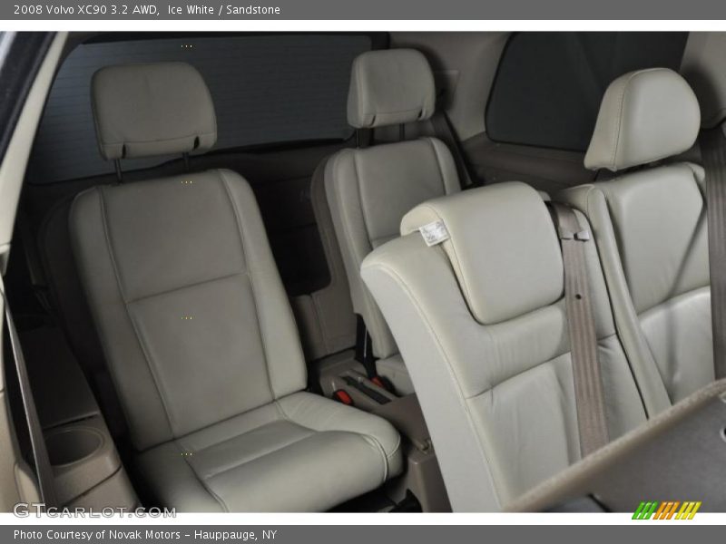 Ice White / Sandstone 2008 Volvo XC90 3.2 AWD