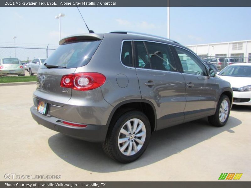 Alpine Gray Metallic / Charcoal 2011 Volkswagen Tiguan SE