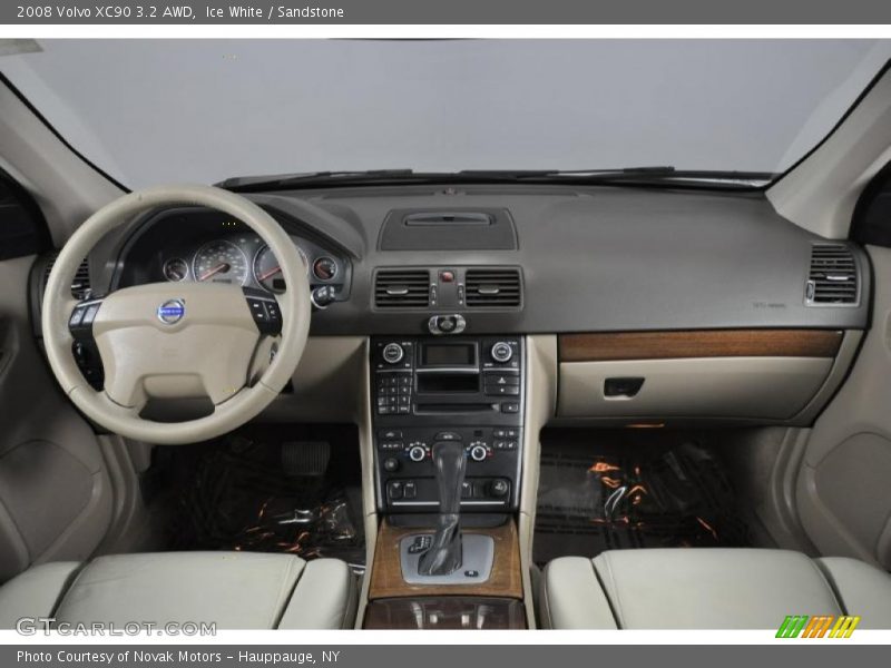 Ice White / Sandstone 2008 Volvo XC90 3.2 AWD