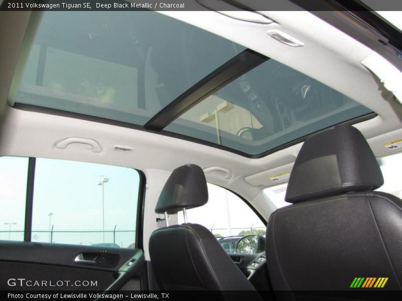 Deep Black Metallic / Charcoal 2011 Volkswagen Tiguan SE