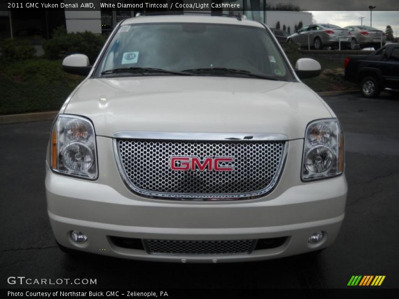 White Diamond Tintcoat / Cocoa/Light Cashmere 2011 GMC Yukon Denali AWD