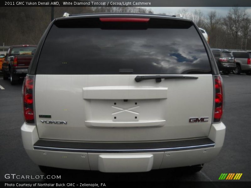 White Diamond Tintcoat / Cocoa/Light Cashmere 2011 GMC Yukon Denali AWD