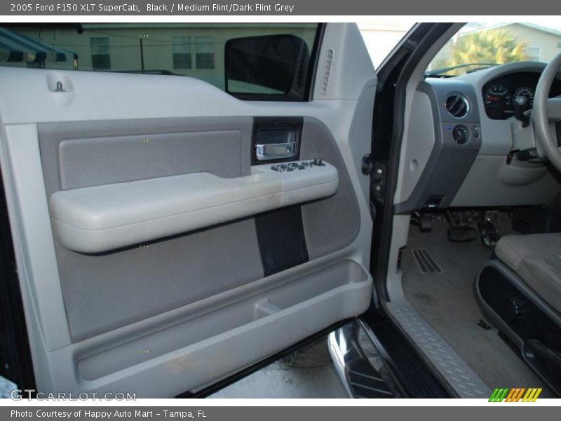 Black / Medium Flint/Dark Flint Grey 2005 Ford F150 XLT SuperCab