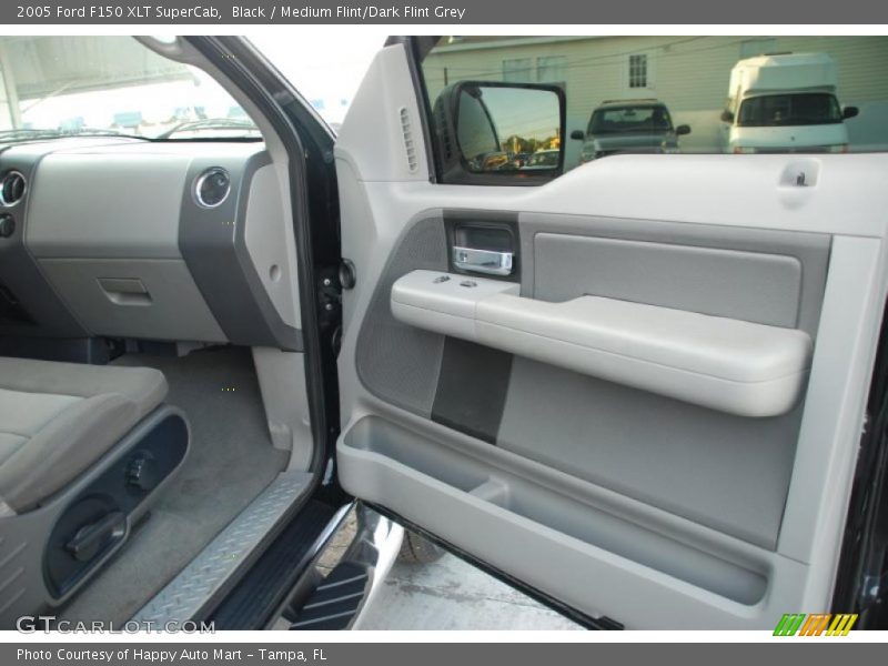 Black / Medium Flint/Dark Flint Grey 2005 Ford F150 XLT SuperCab
