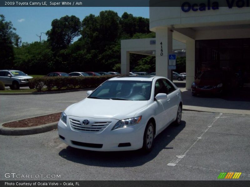 Super White / Ash 2009 Toyota Camry LE