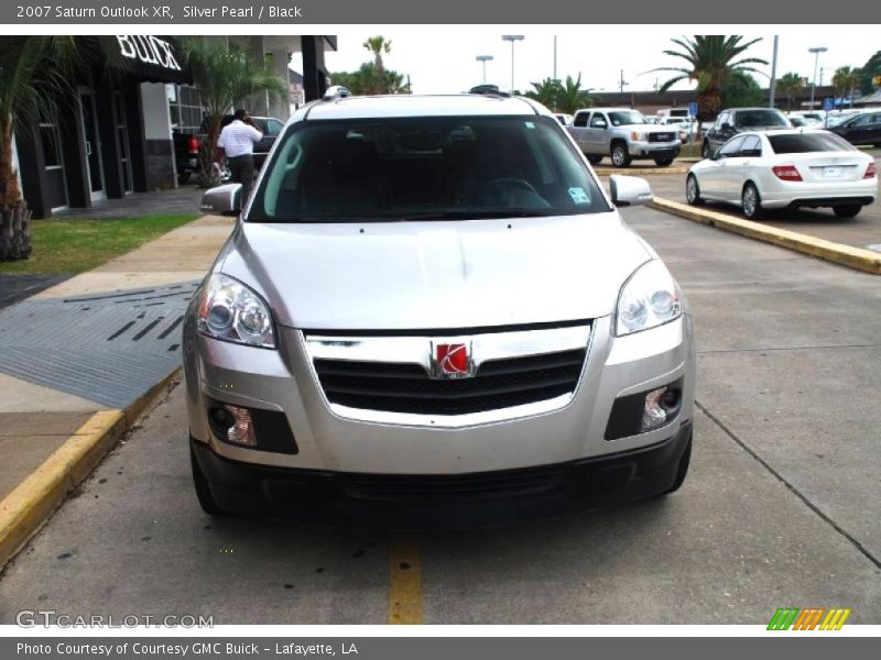 Silver Pearl / Black 2007 Saturn Outlook XR