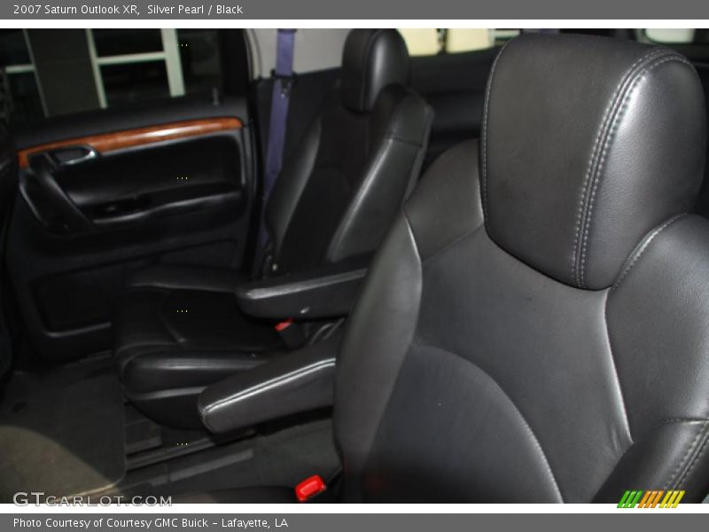 Silver Pearl / Black 2007 Saturn Outlook XR