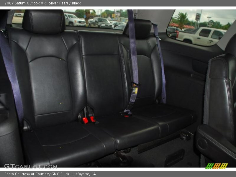Silver Pearl / Black 2007 Saturn Outlook XR