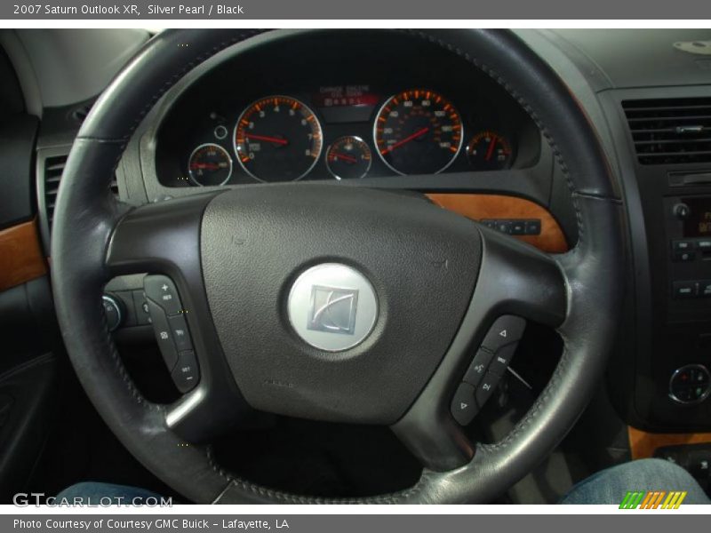 Silver Pearl / Black 2007 Saturn Outlook XR