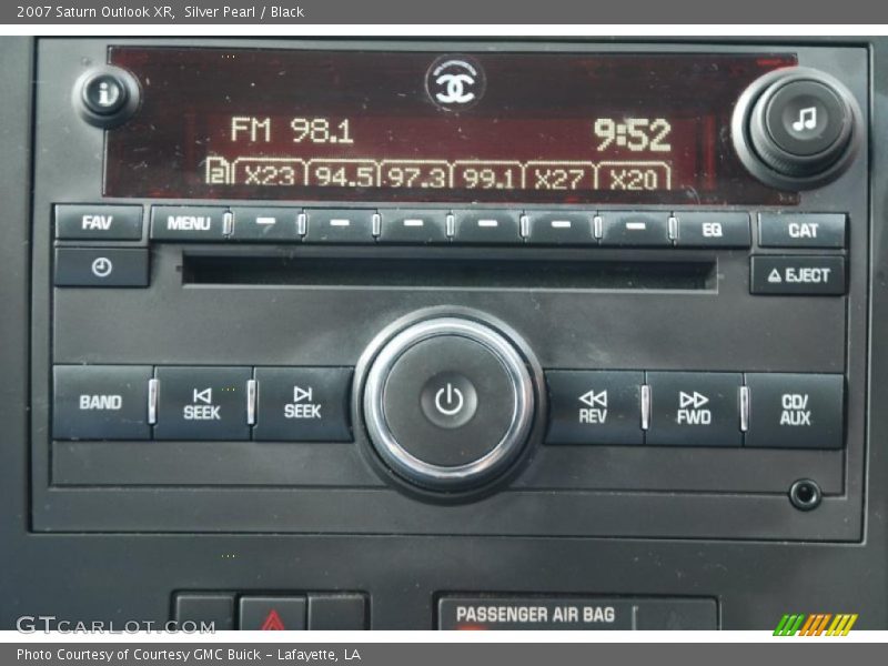 Silver Pearl / Black 2007 Saturn Outlook XR