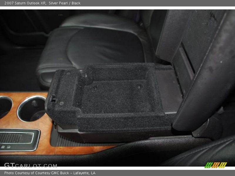 Silver Pearl / Black 2007 Saturn Outlook XR