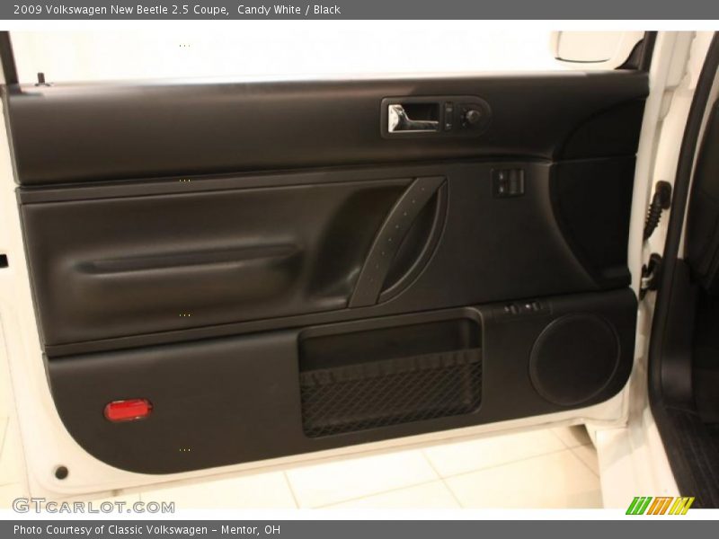Candy White / Black 2009 Volkswagen New Beetle 2.5 Coupe