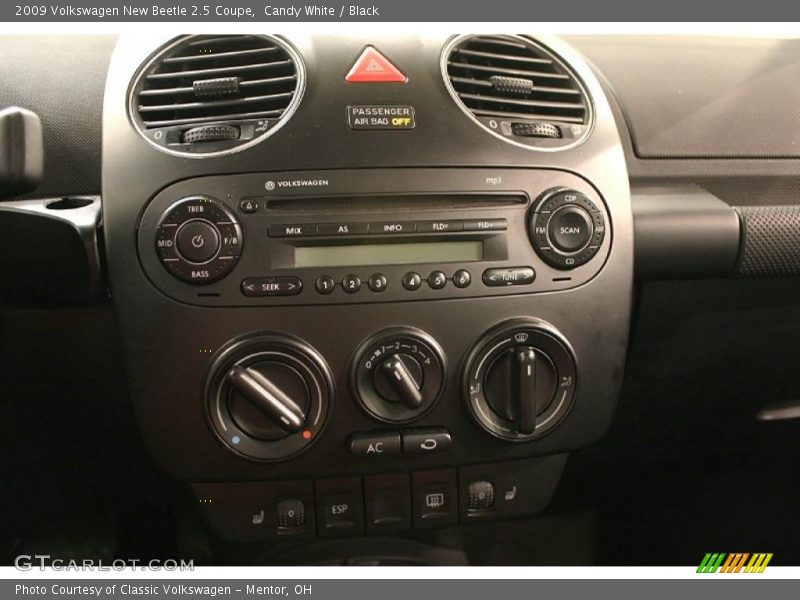Candy White / Black 2009 Volkswagen New Beetle 2.5 Coupe